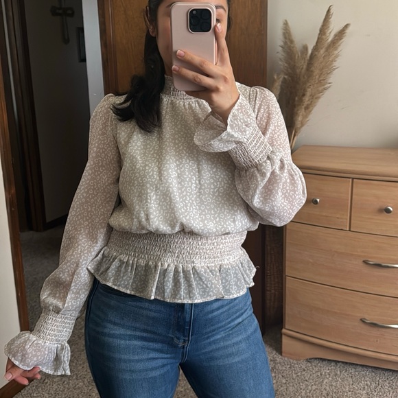 Japna(S)NWT cream animal print mock neck smocked waist ruffle long sleeve blouse - Picture 4 of 4